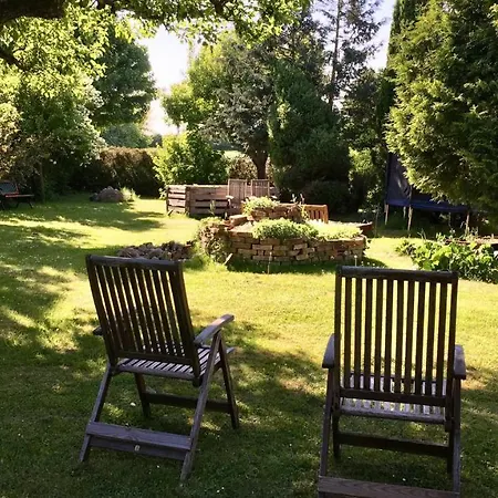 Ferienwohnung In Seenahe Und Idyllischer Dorflage Κατάλυμα σε φάρμα *